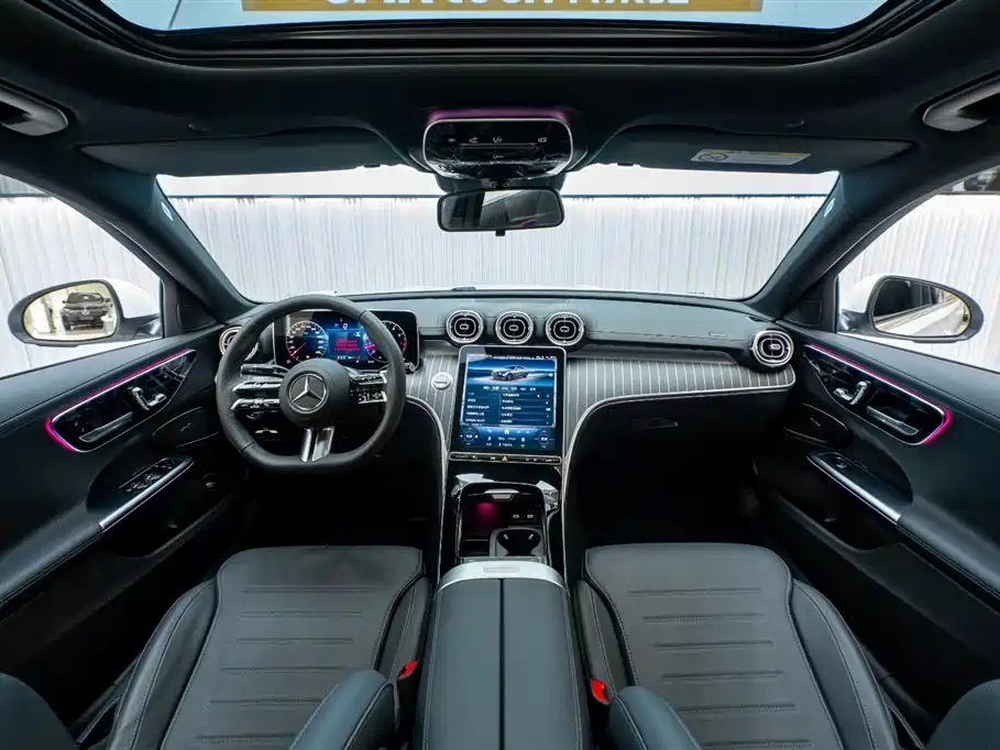 Mercedes-Benz C-Class 2025 — фото 12