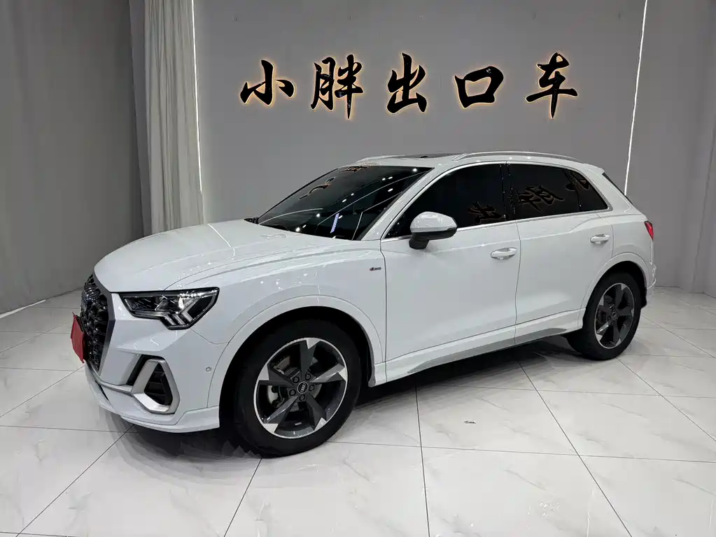 Audi Q3 2022 — фото 1