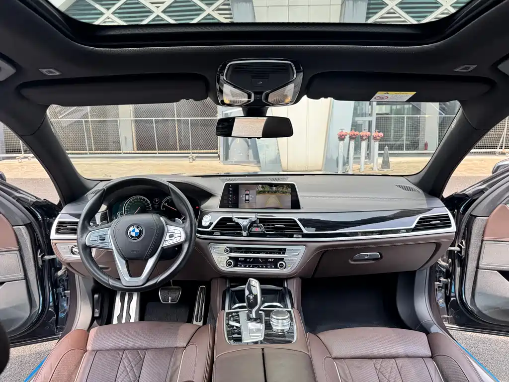 BMW 7 Series 2018 — фото 10