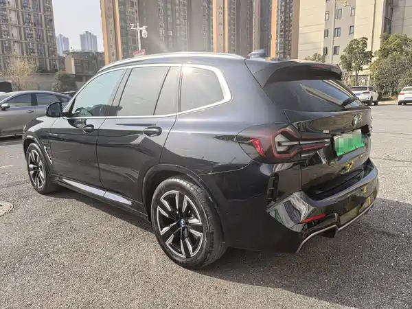 BMW iX3 2024