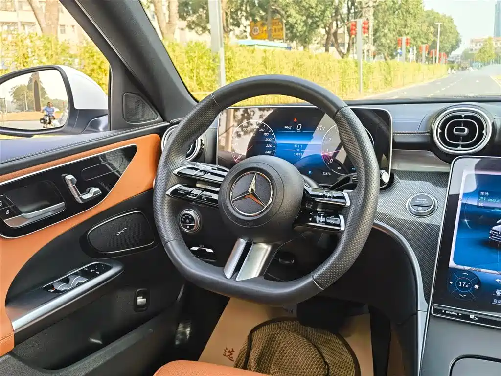 Mercedes-Benz C-Class 2023 — фото 11