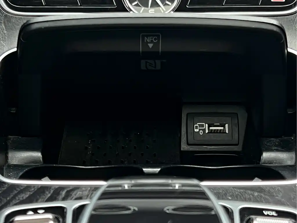 Mercedes-Benz E-Class 2018 — фото 19