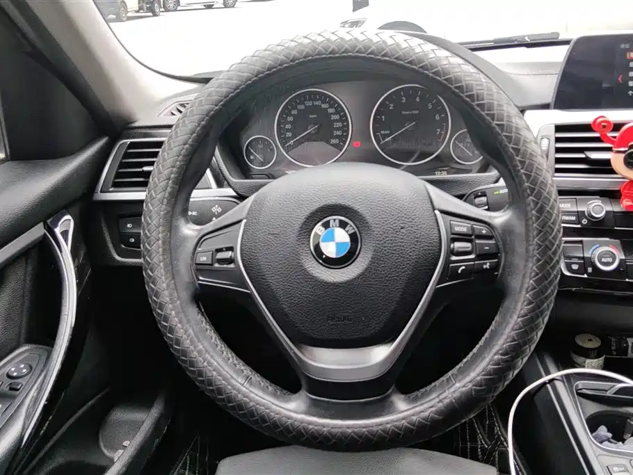 BMW 3 Series 2018 — фото 15
