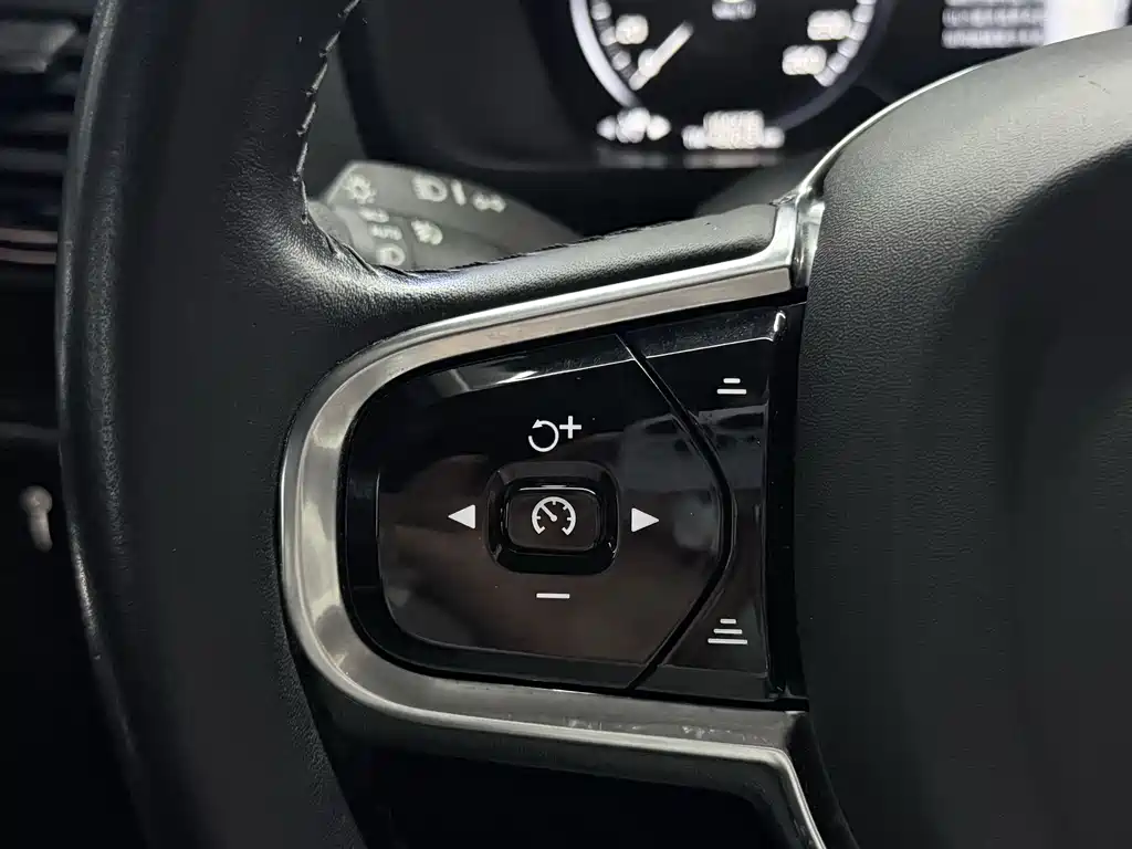 Volvo XC90 2016 — фото 9