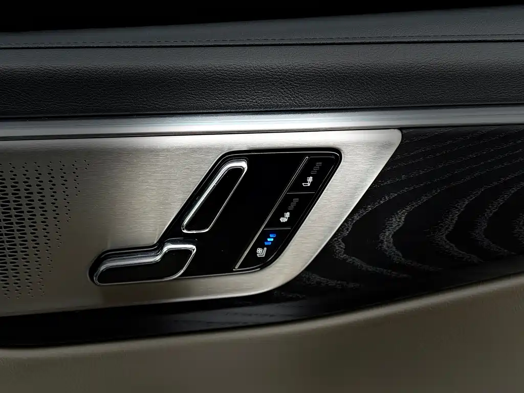 Cadillac CT6 2025 — фото 15