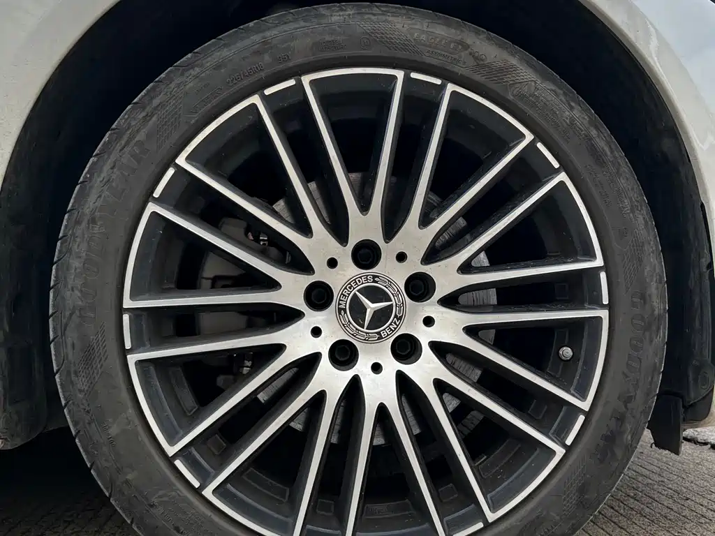 Mercedes-Benz C-Class 2023 — фото 4