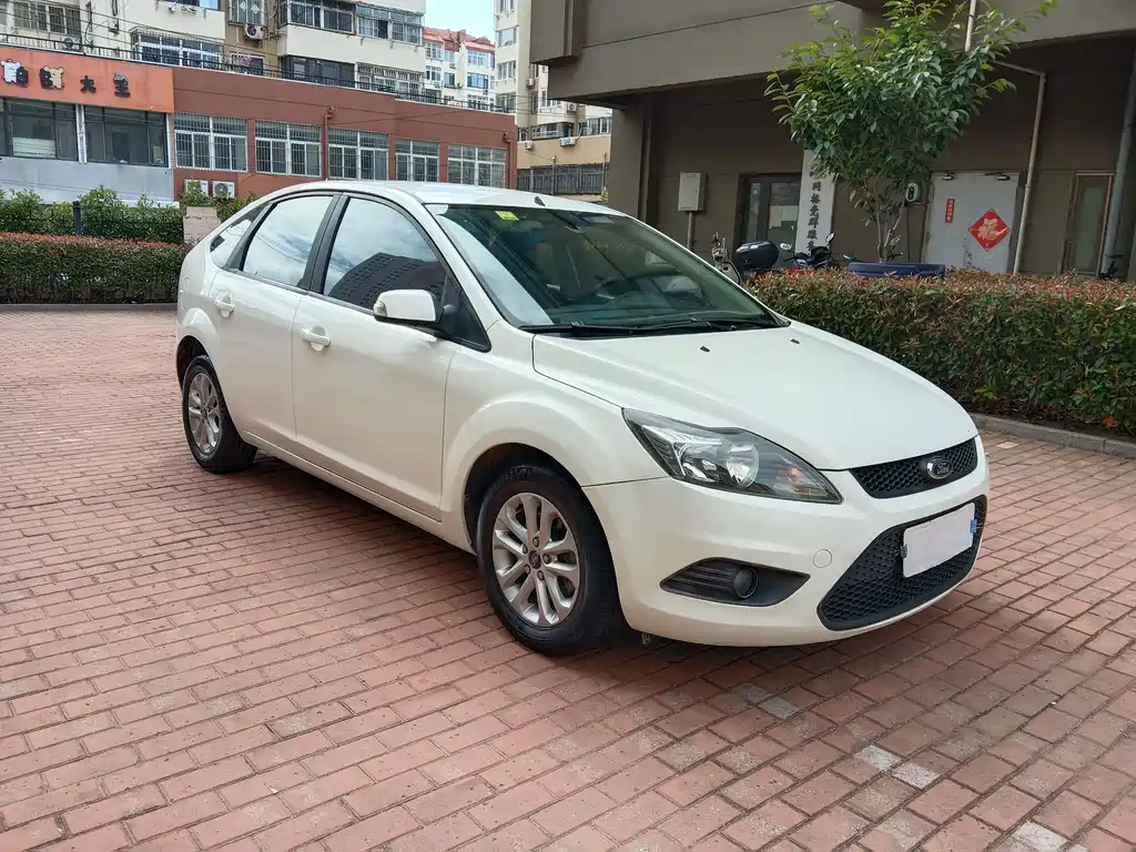 Ford Focus 2015 — фото 8