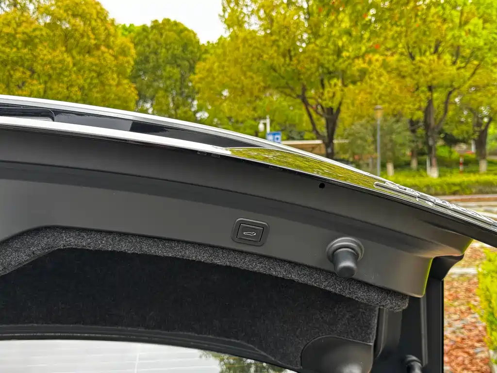 Cadillac CT6 2025 — фото 16