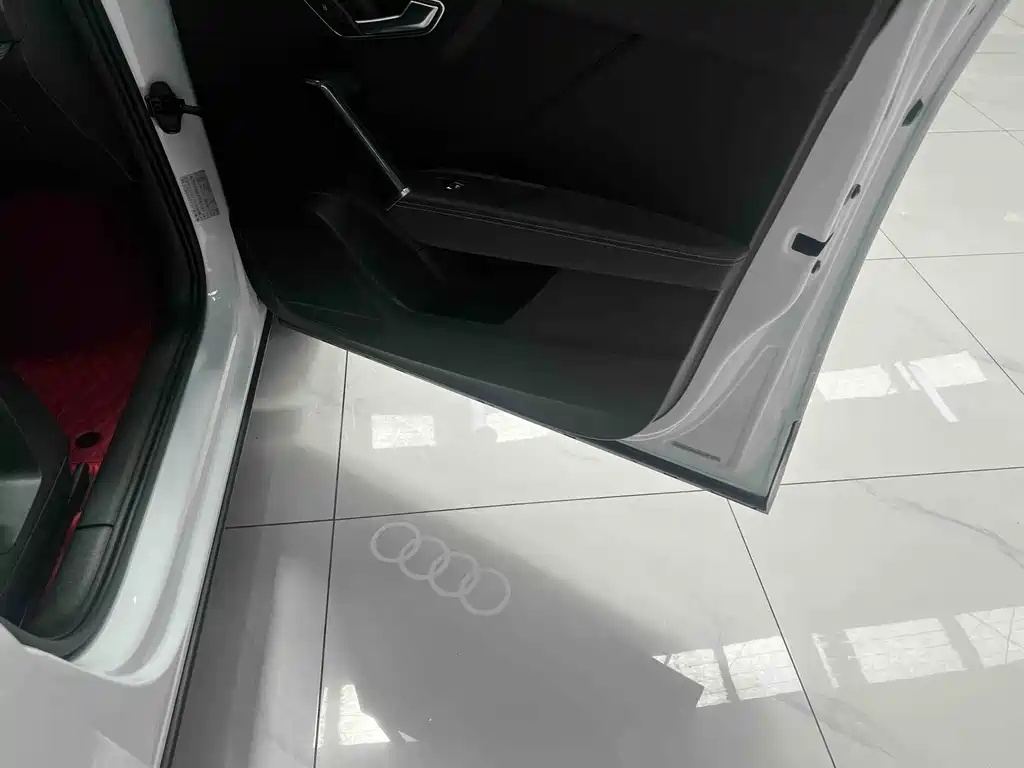 Audi Q2L 2022 — фото 12