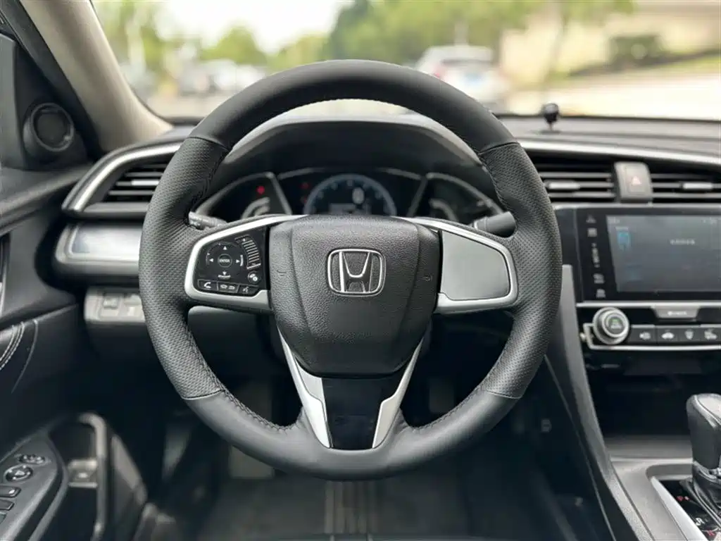 Honda Civic 2018 — фото 9