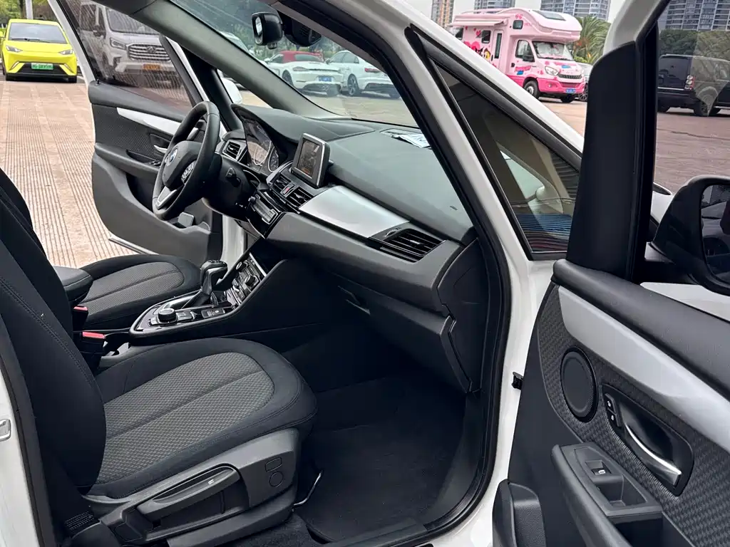 BMW 2 Series Active Tourer 2016 — фото 33
