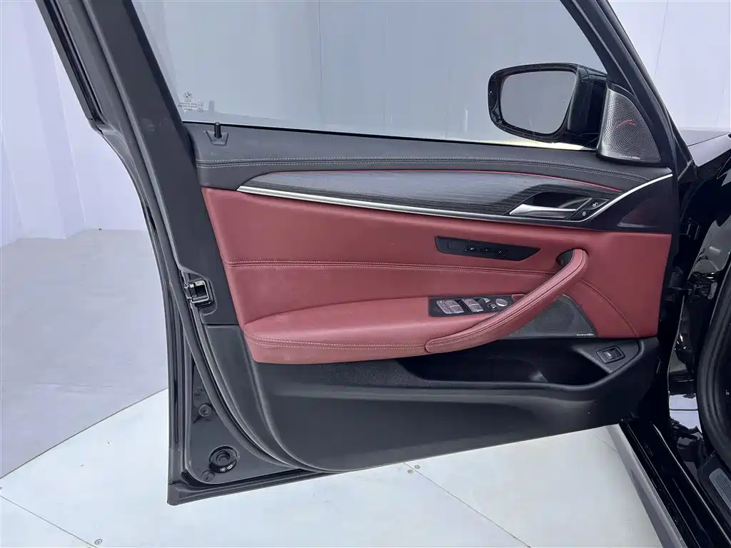 BMW 5 Series 2022 — фото 16
