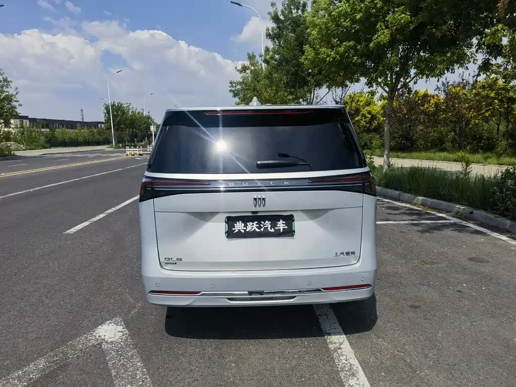 Buick GL8 Hybrid 2025