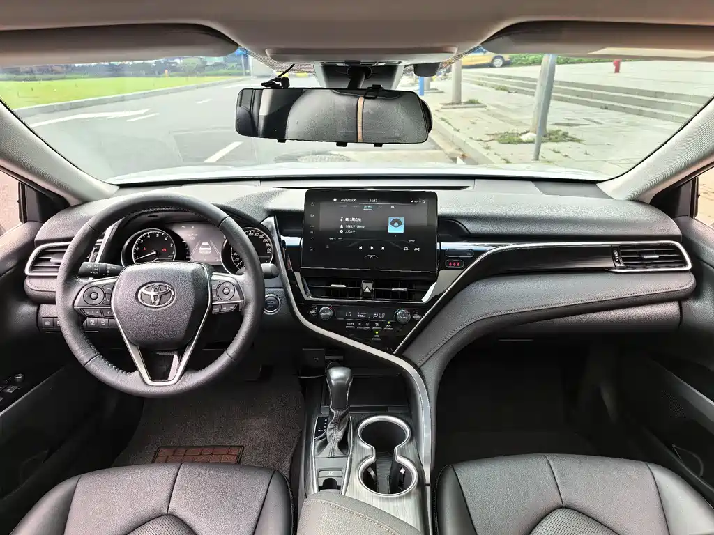 Toyota Camry 2023 — фото 14