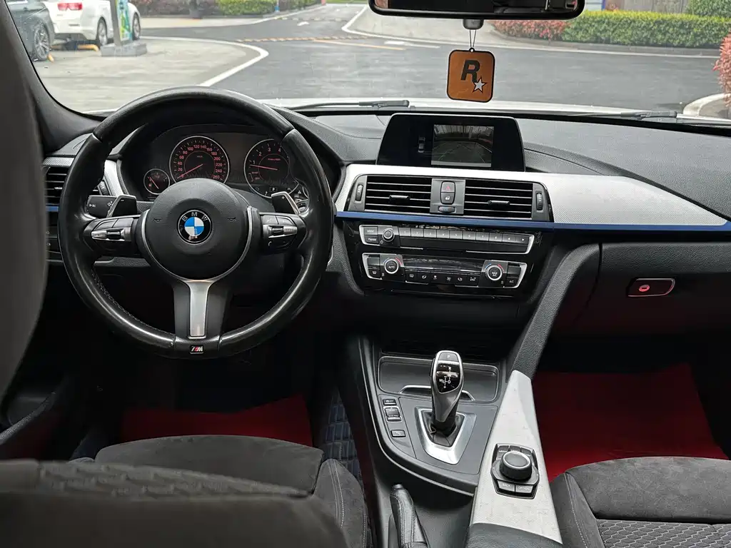 BMW 3 Series 2018 — фото 19