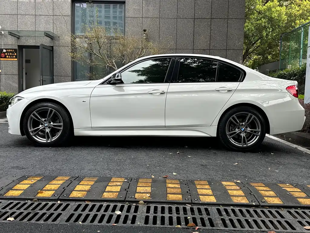 BMW 3 Series 2018 — фото 5