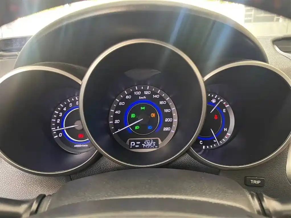 Changan Eado XT 2015 — фото 9