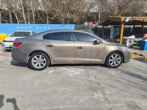 Buick LaCrosse 2011