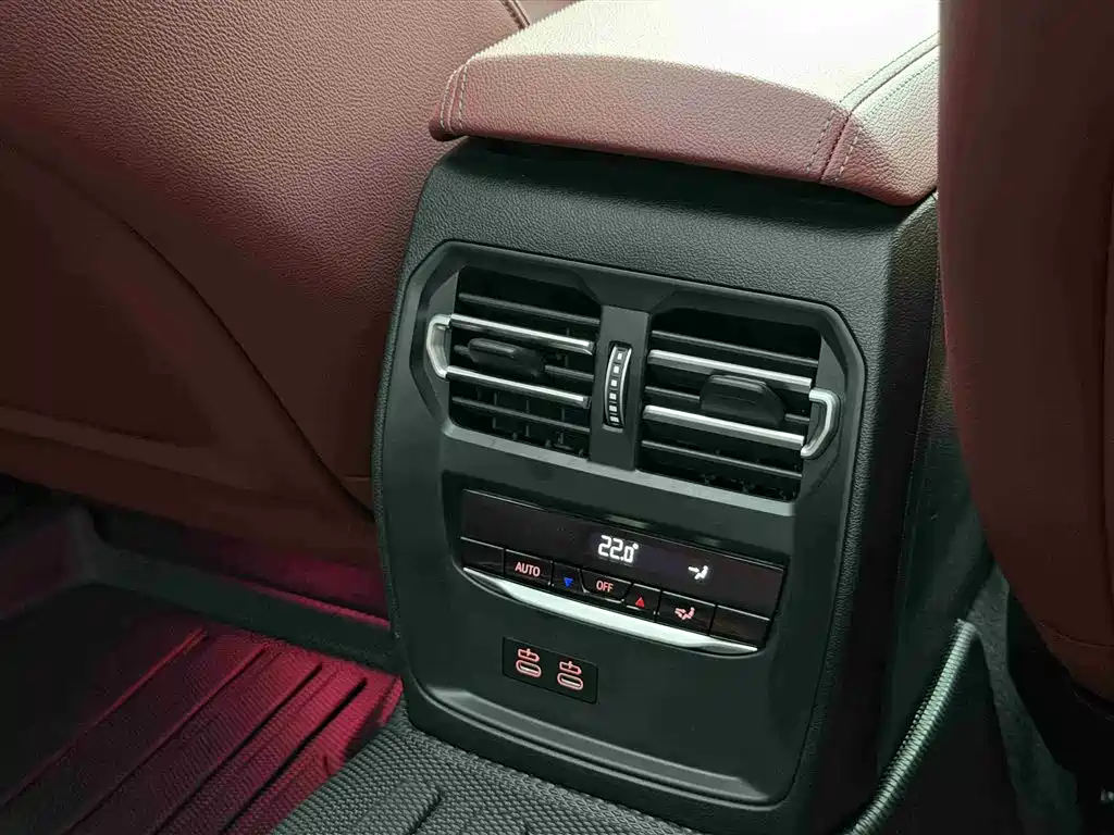 BMW 3 Series 2024 — фото 14