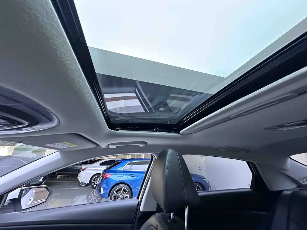 Hyundai Elantra 2023 — фото 14