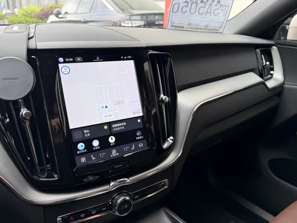 Volvo XC60 2022 — фото 15