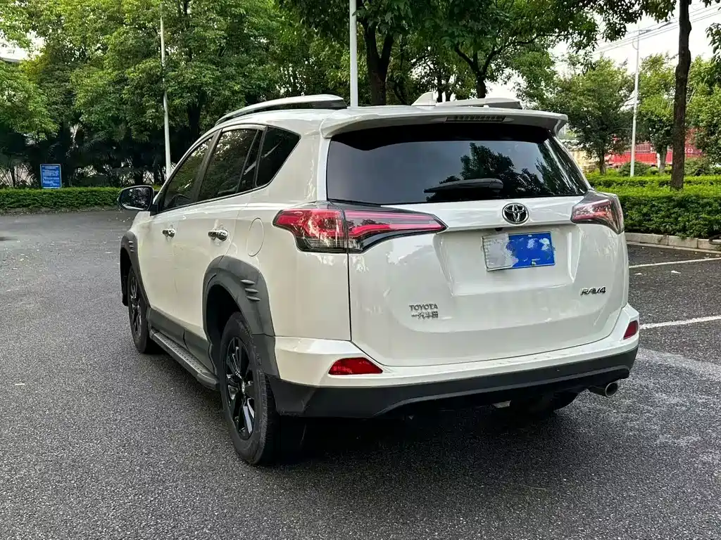 Toyota RAV4 2019 — фото 5