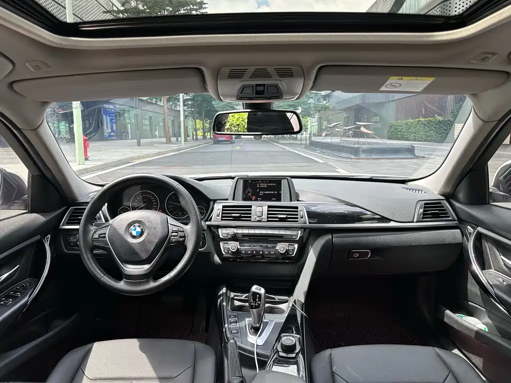 BMW 3 Series 2017 — фото 11