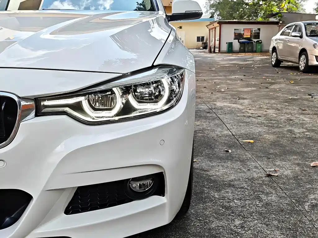 BMW 3 Series 2018 — фото 10