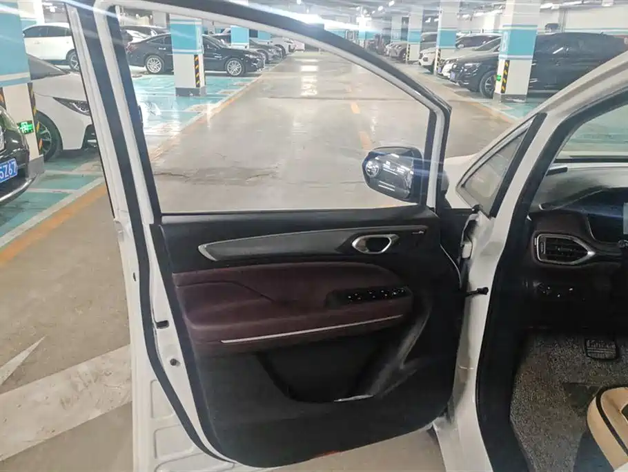 GAC Motor Trumpchi M6 2023 — фото 7