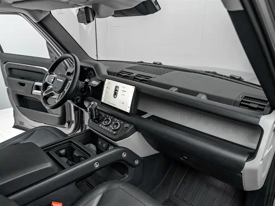Land Rover Defender 2024 — фото 18