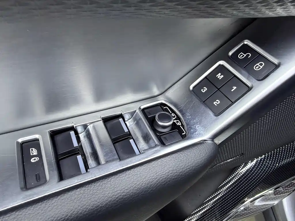 Land Rover Velar 2020 — фото 18