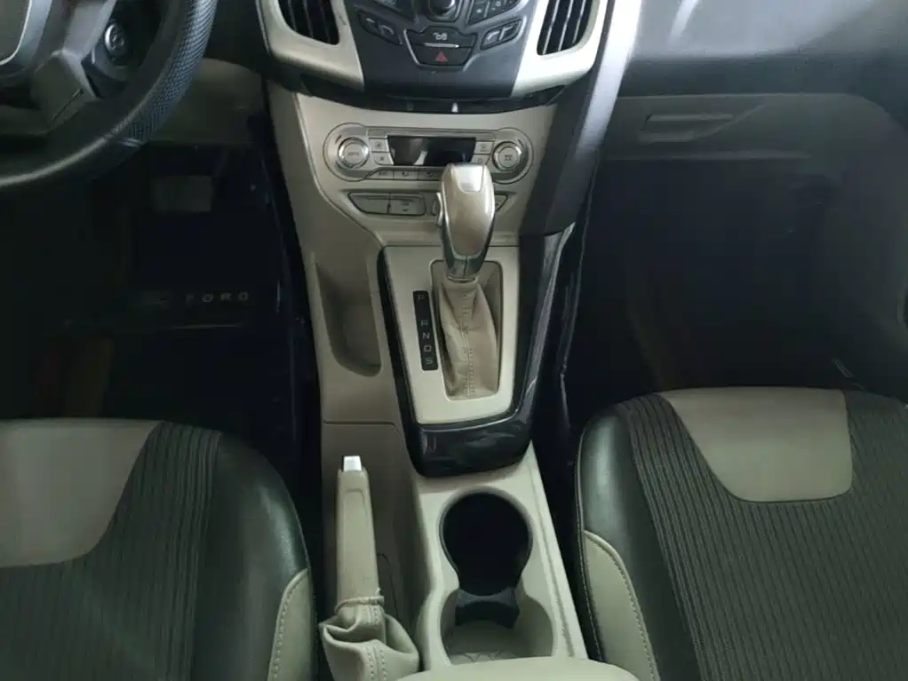Ford Focus 2015 — фото 14