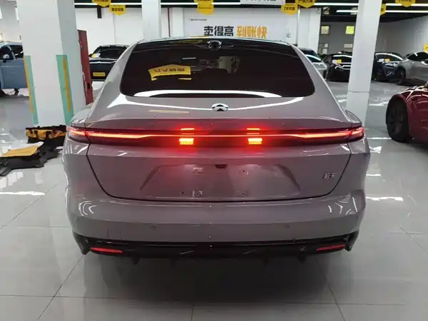 NIO ET5 2025