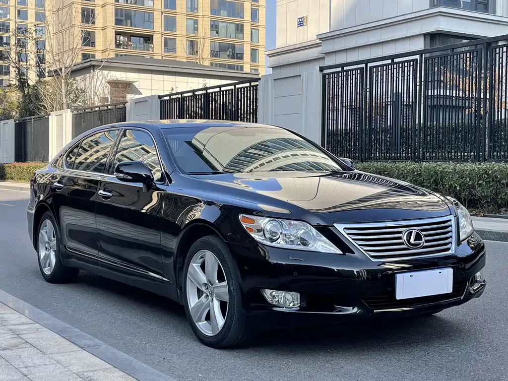 Lexus LS 2011 — фото 3