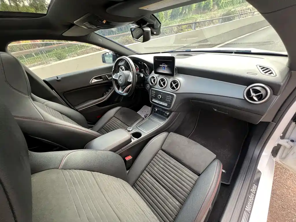 Mercedes-Benz CLA 2018 — фото 31