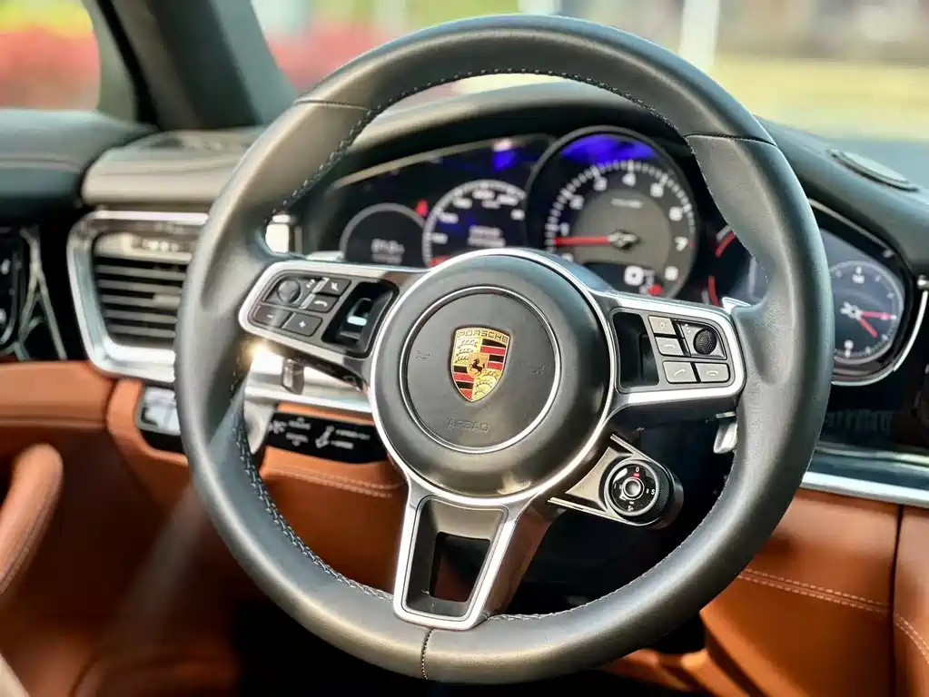 Porsche Panamera 2018 — фото 9