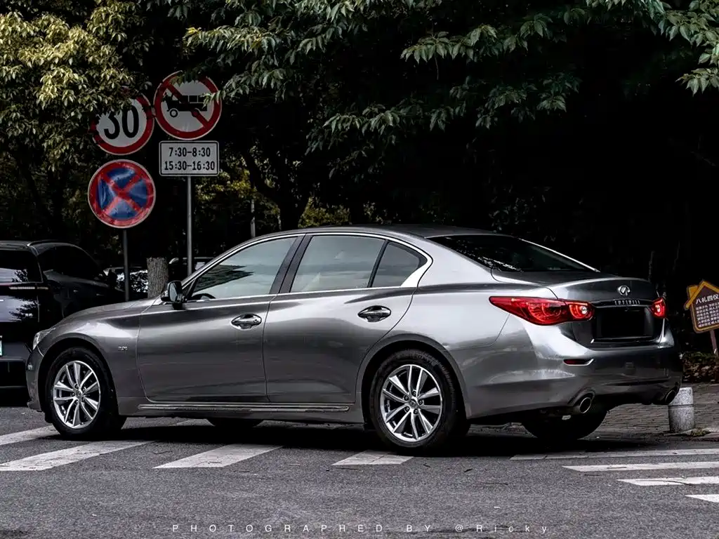 Infiniti Q50L 2015 — фото 11