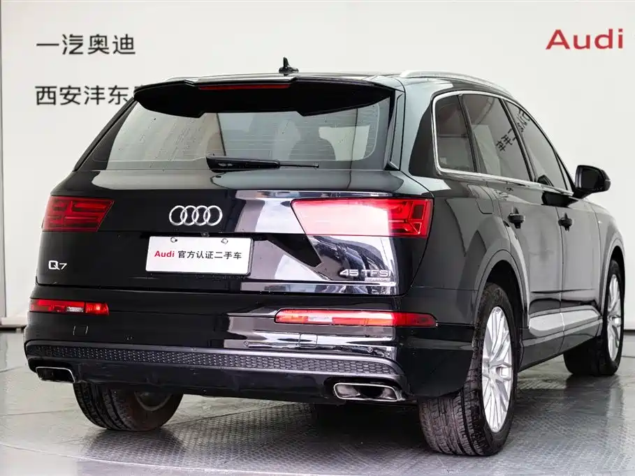 Audi Q7 2018 — фото 22