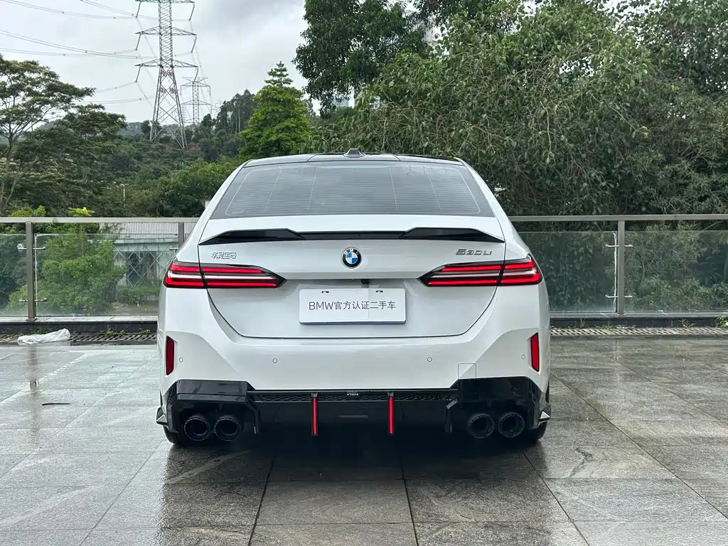 BMW 5 Series 2025 — фото 16
