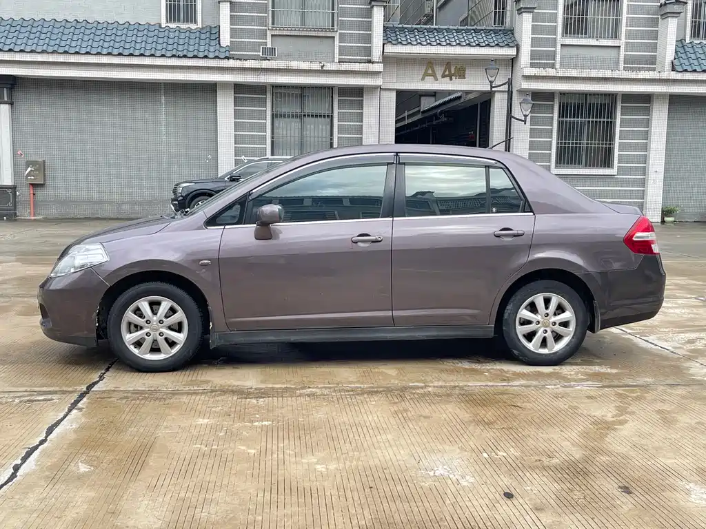 Nissan Tiida 2008