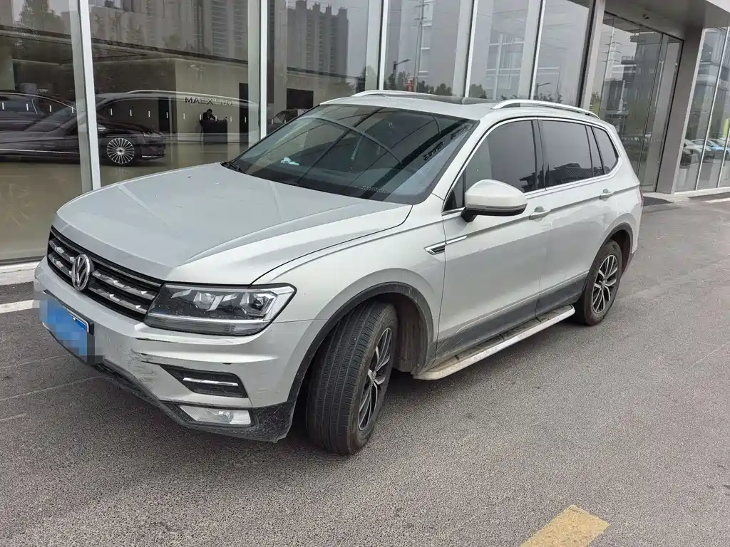 Volkswagen Tiguan L 2018 — фото 1