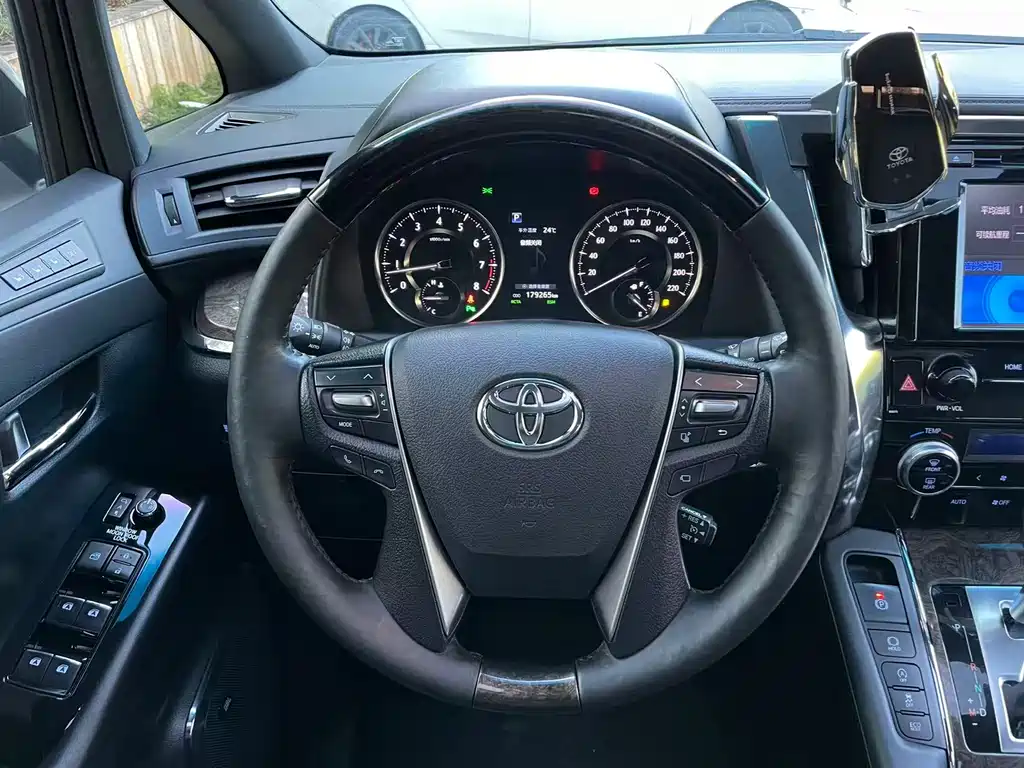 Toyota Alphard 2018 — фото 14
