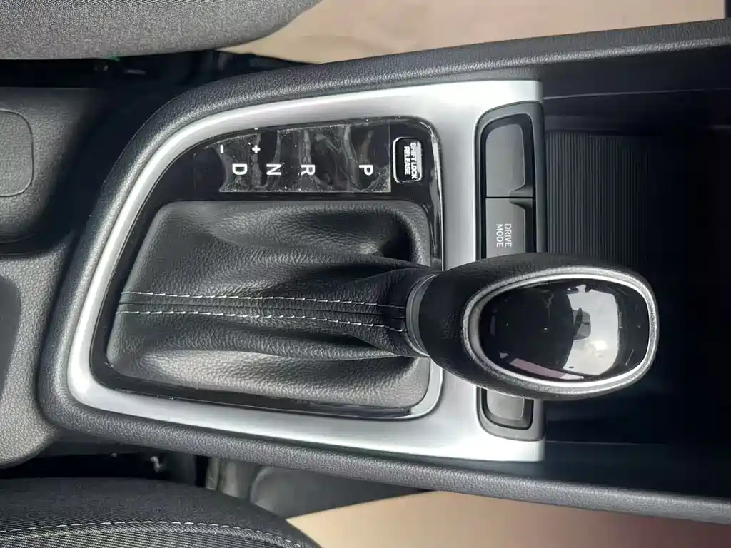 Hyundai Elantra 2021 — фото 18