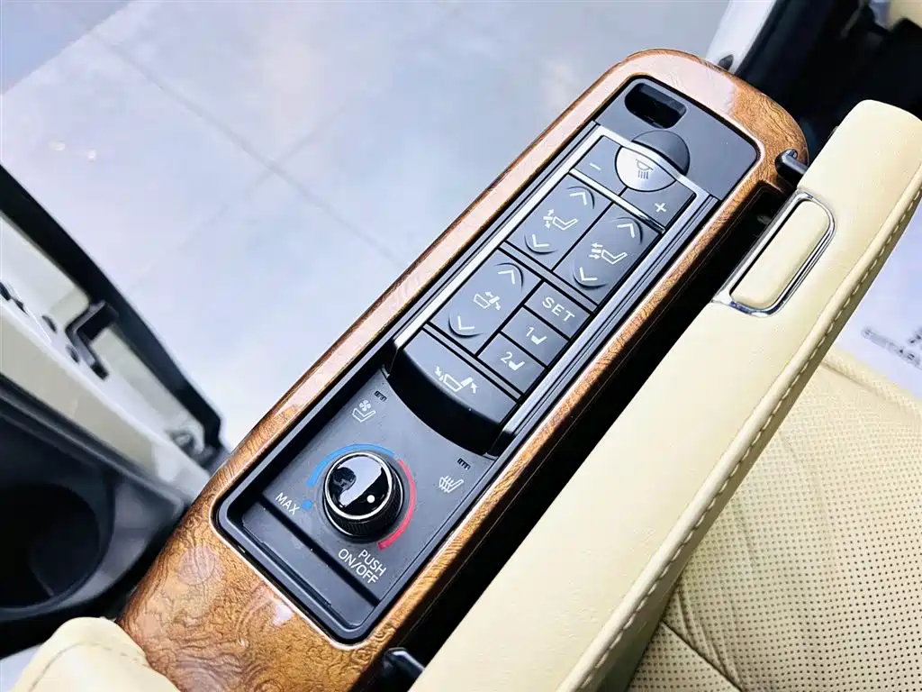 Toyota Alphard 2017 — фото 16