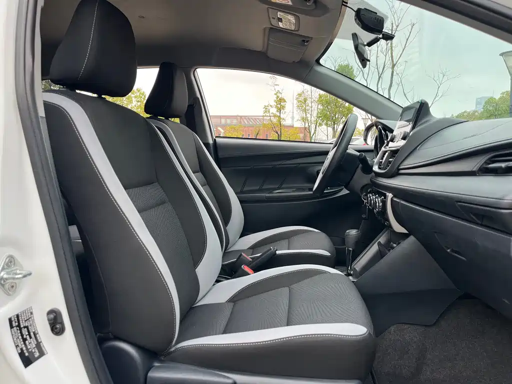 Toyota Yaris L 2021 — фото 18