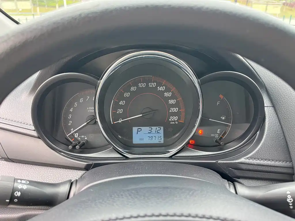 Toyota Yaris L 2021 — фото 16