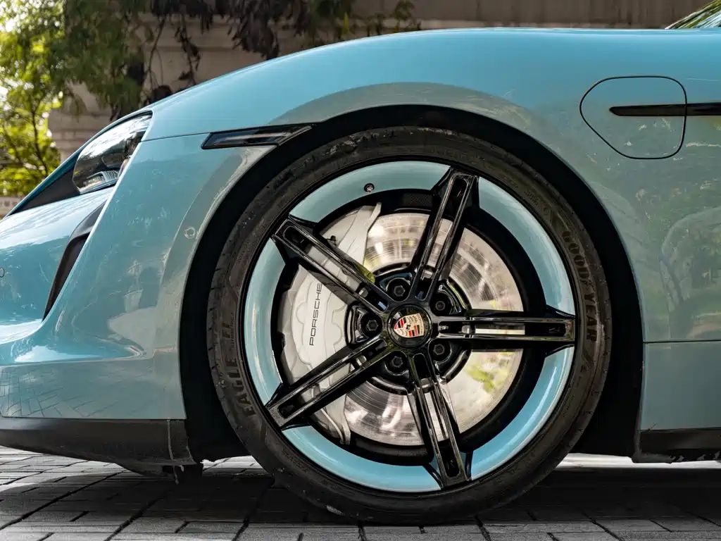 Porsche Taycan 2020 — фото 21