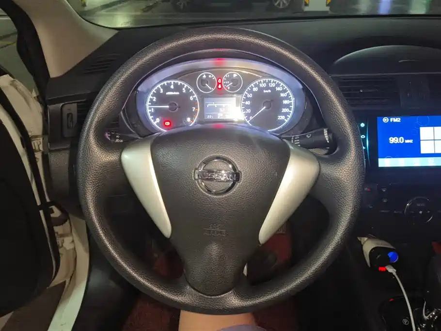 Nissan Tiida 2015 — фото 15