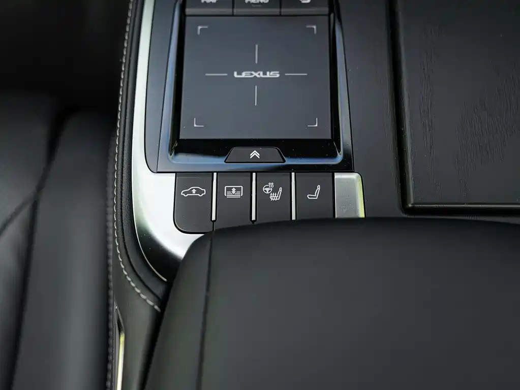 Lexus LS 2021 — фото 18