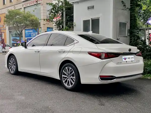 Lexus ES 2021